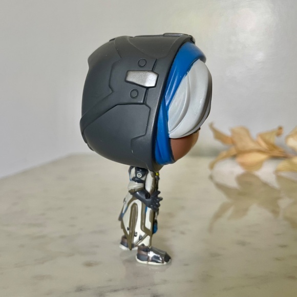 Overwatch Ana Amari Funko pop character figurine - Picture 3 of 5